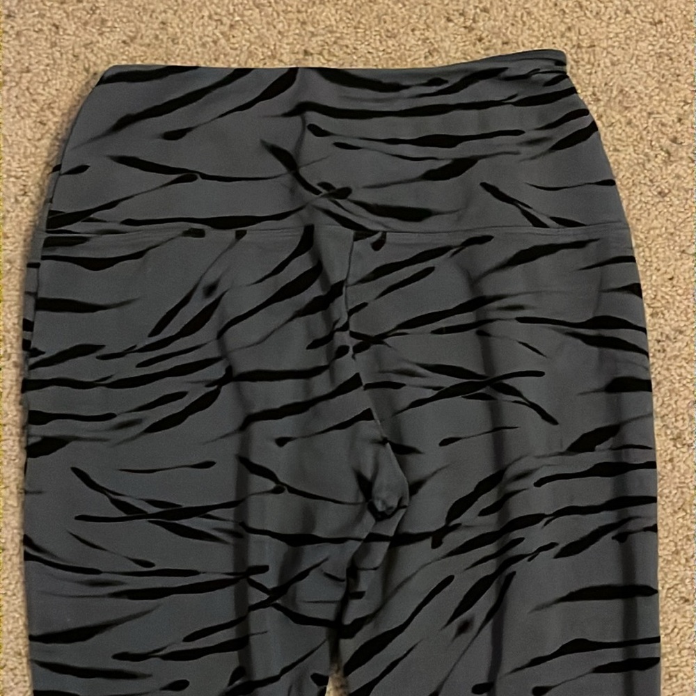 RACHEL ZOE Leggings Gray Black print! Size M NWOT - Picture 5 of 8